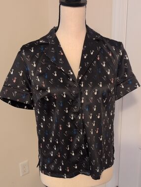 Bebe Black Short-Sleeve Satin Button Front Top with Multi-Color Print